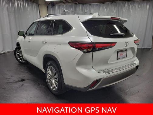 2022 Toyota Highlander Platinum