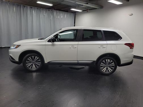 2020 Mitsubishi Outlander SE