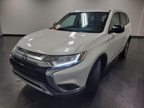2020 Mitsubishi Outlander SE