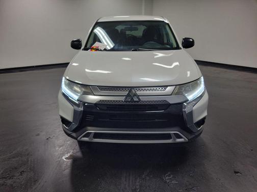 2020 Mitsubishi Outlander SE