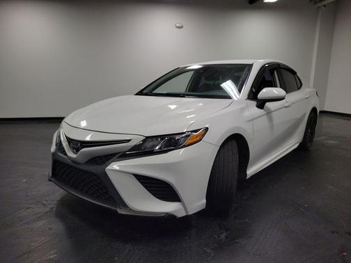 Super White 2019 Toyota Camry SE