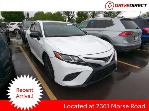 Super White 2019 Toyota Camry SE