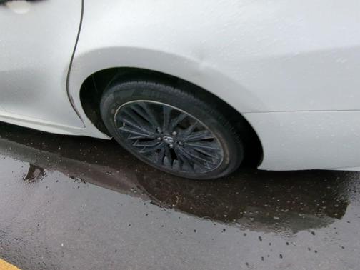Super White 2019 Toyota Camry SE