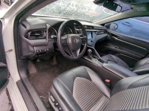 Super White 2019 Toyota Camry SE