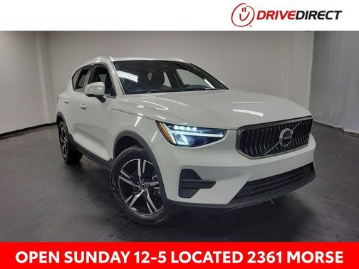 Crystal White Metallic 2024 Volvo XC40 B5 Core