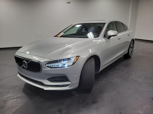 2017 Volvo S90 T6 Momentum