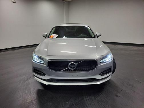 2017 Volvo S90 T6 Momentum