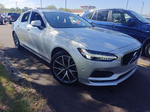2017 Volvo S90 T6 Momentum
