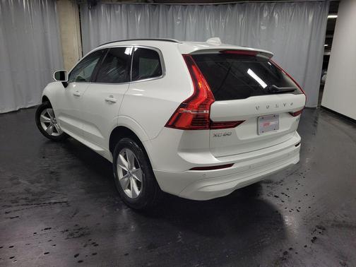 2022 Volvo XC60 B5 Momentum