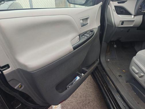 2019 Toyota Sienna LE