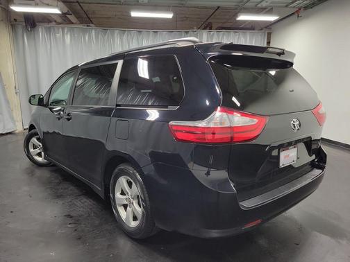 2019 Toyota Sienna LE