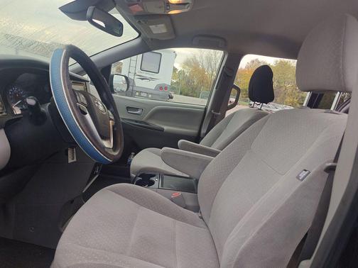 2019 Toyota Sienna LE