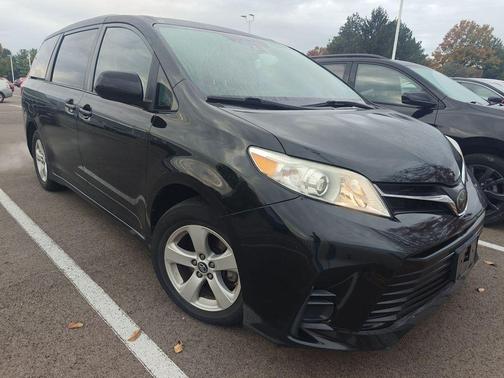 2019 Toyota Sienna LE