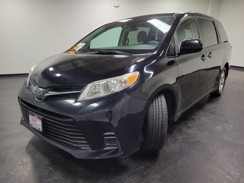 2019 Toyota Sienna LE
