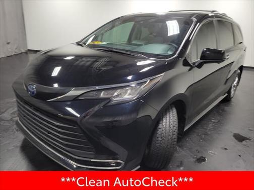 2022 Toyota Sienna XLE 8 Passenger