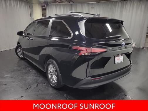 2022 Toyota Sienna XLE 8 Passenger