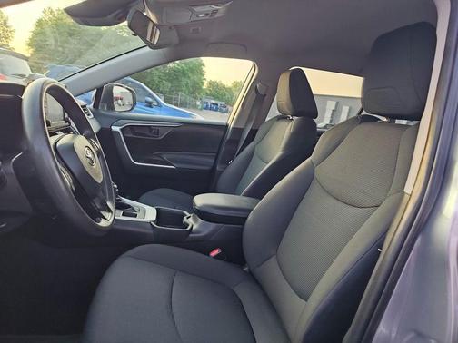 Silver Sky Metallic 2022 Toyota RAV4 LE