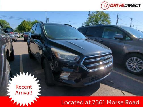 Black Metallic 2019 Ford Escape SE