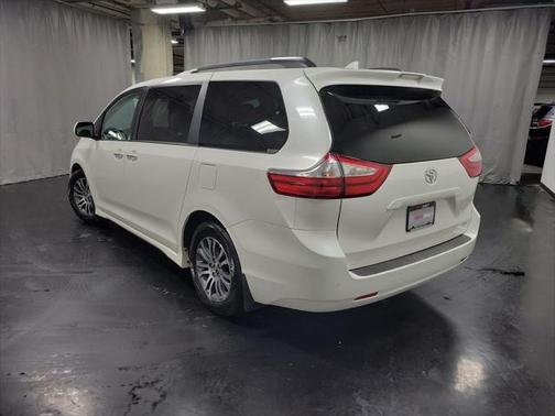 2019 Toyota Sienna XLE Premium