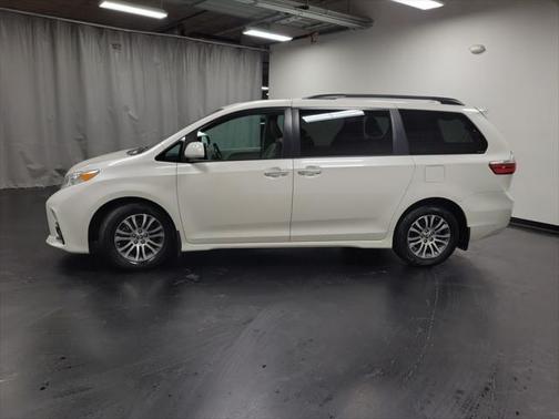 2019 Toyota Sienna XLE Premium