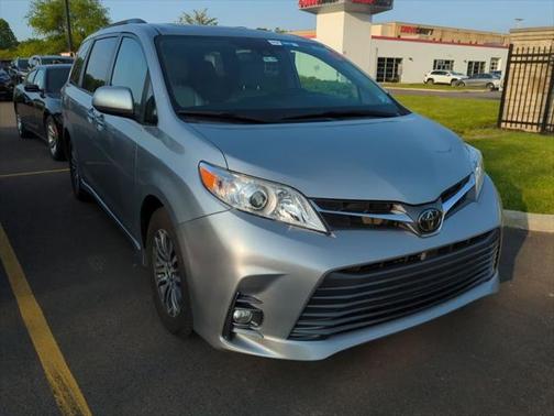 2019 Toyota Sienna XLE