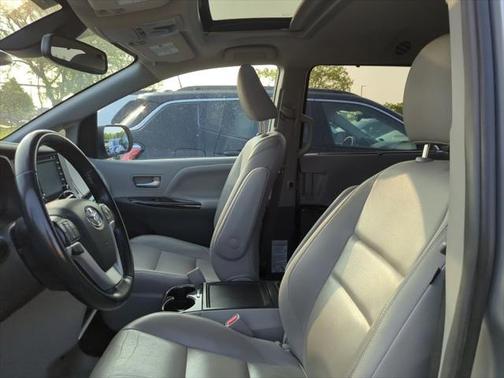2019 Toyota Sienna XLE