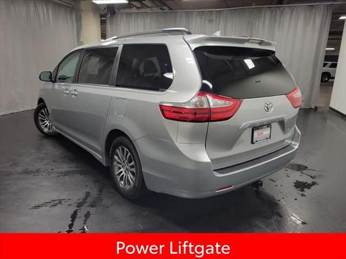 2019 Toyota Sienna XLE