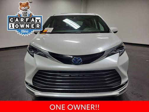 2024 Toyota Sienna Platinum