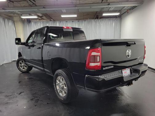 Diamond Black Crystal Pearlcoat 2024 RAM 2500 Laramie Crew Cab 4x4 6'4' Box