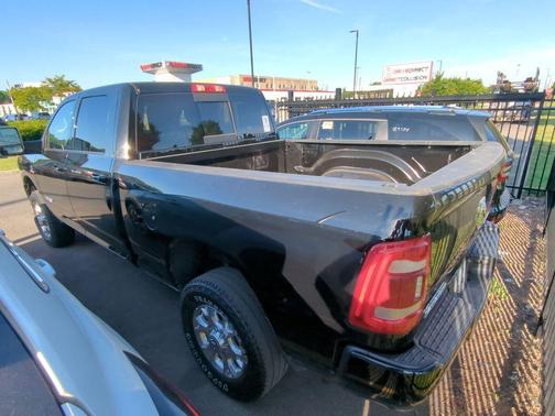 Diamond Black Crystal Pearlcoat 2024 RAM 2500 Laramie Crew Cab 4x4 6'4' Box