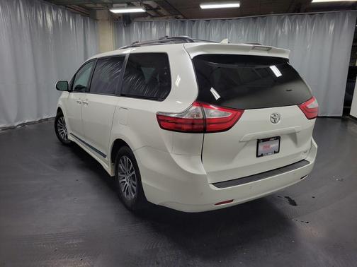 2019 Toyota Sienna XLE