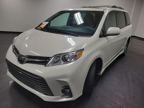 2019 Toyota Sienna XLE