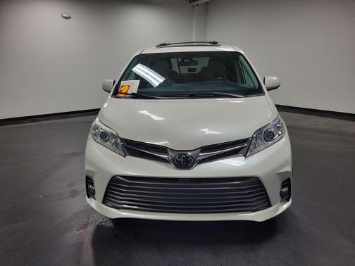 2019 Toyota Sienna XLE