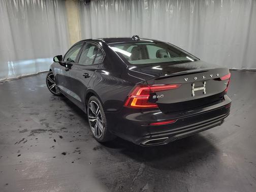 2021 Volvo S60 T5 R-Design