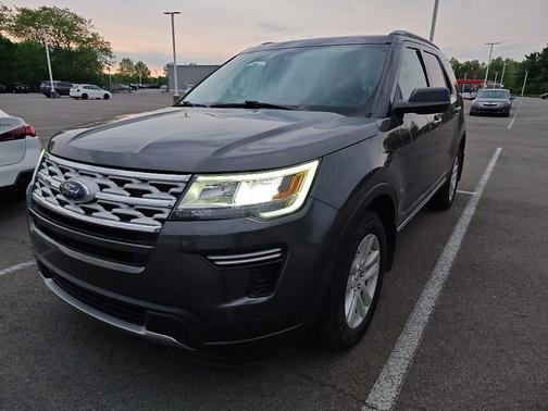 Magnetic 2018 Ford Explorer XLT