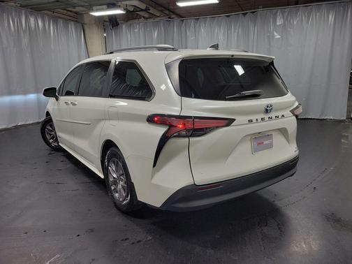 2021 Toyota Sienna XLE 7 Passenger