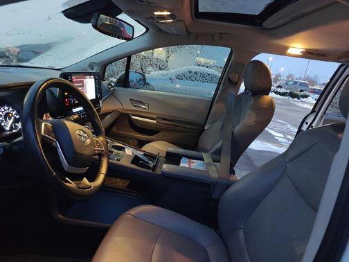 2021 Toyota Sienna XLE 7 Passenger