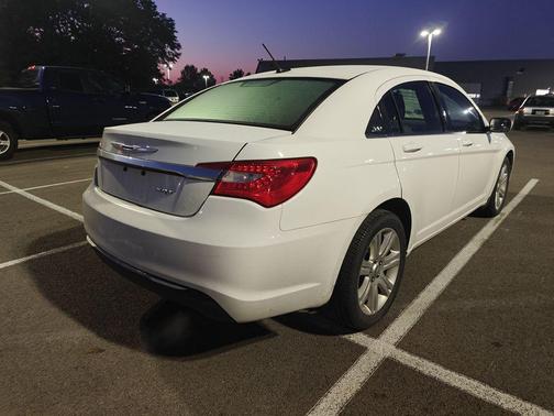 2013 Chrysler 200 LX