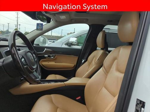 2016 Volvo XC90 T6 Momentum
