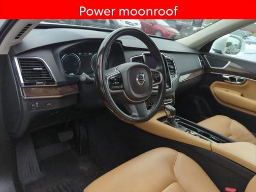 2016 Volvo XC90 T6 Momentum