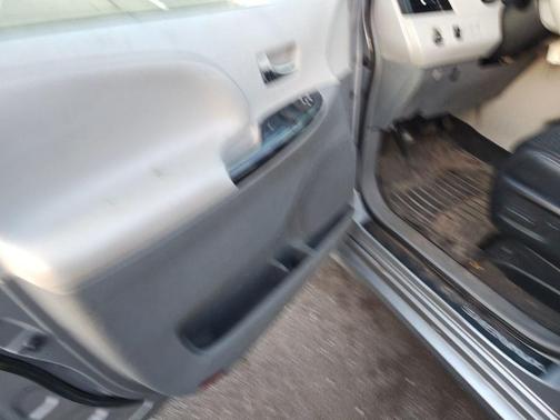 Silver Sky Metallic 2014 Toyota Sienna SE