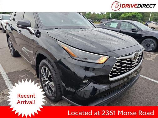 Midnight Black Metallic 2022 Toyota Highlander XLE