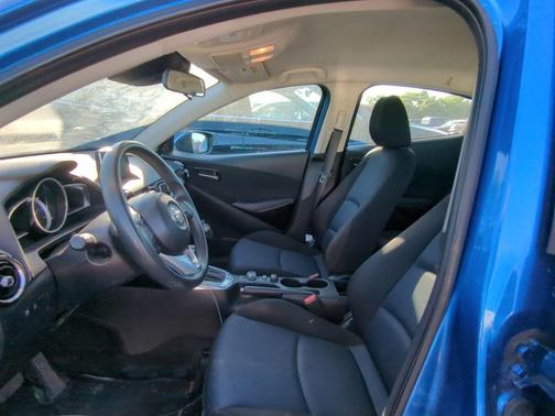 Sapphire 2017 Toyota Yaris iA Base