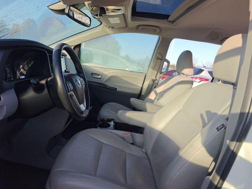 2019 Toyota Sienna XLE