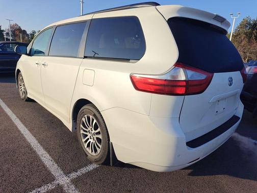 2019 Toyota Sienna XLE