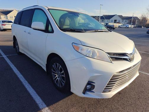 2019 Toyota Sienna XLE
