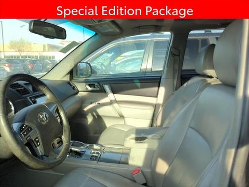 2013 Toyota Highlander SE