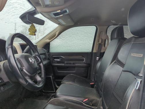 2022 RAM 2500 Laramie Crew Cab 4x4 6'4' Box