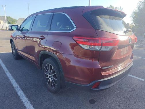 2017 Toyota Highlander SE