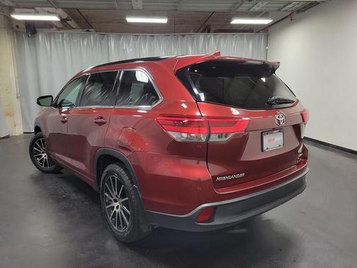 2017 Toyota Highlander SE